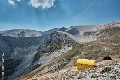 Escursione al bivacco fusco nel parco nazionale della maiella - abruzzo italia photo