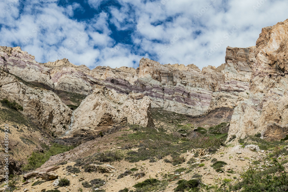 Fototapeta premium Trekking to Lingshed Sumdo, Zanskar, Ladakh, India