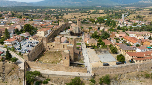 vista aérea del municipio de Buitrago de Lozoya en la comunidad de Madrid, España