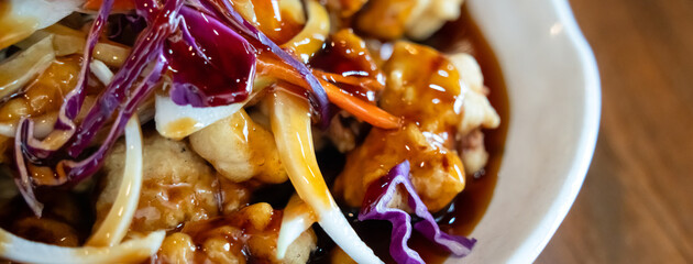 Papier peint photo Restaurant Tangsuyuk porc frit sauce aigre-douce  © RomixImage