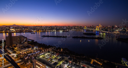 レインボーブリッジと東京タワーの夜景