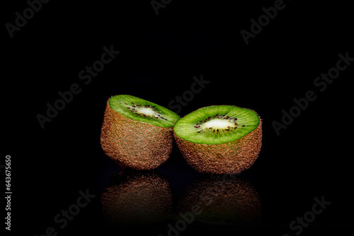 Kiwi sliced fruit isolated on black background (ID: 643675650)