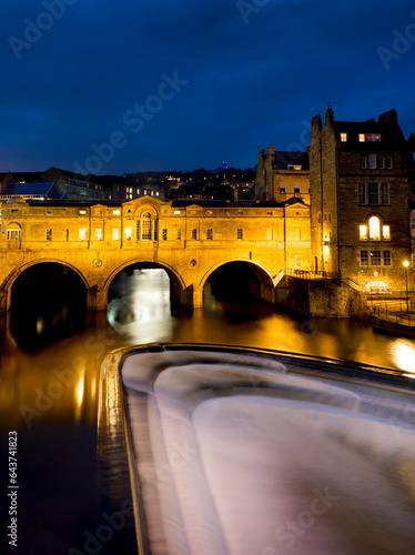 UK, England, Bath, Pulteney bridge at dusk