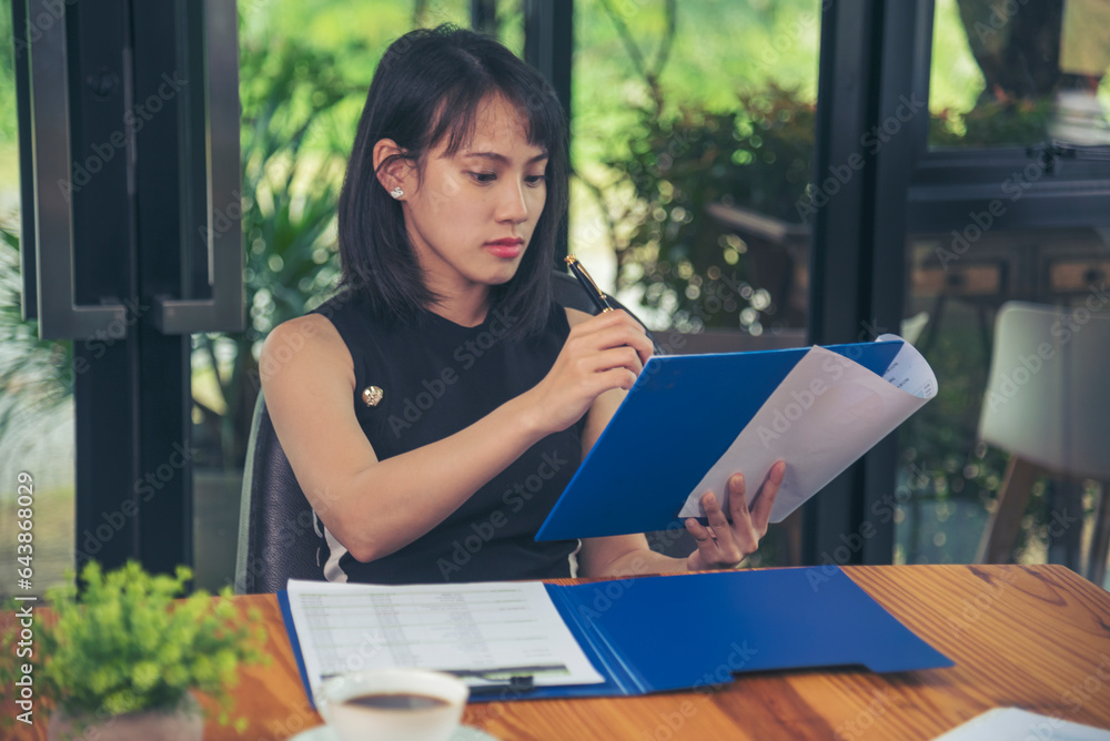Obraz premium Businesswoman hands note meeting document in conference room. Woman Hands writing planning on notebook. Female hand holding pencil write on diary sketchbook. Business Planning Concept.