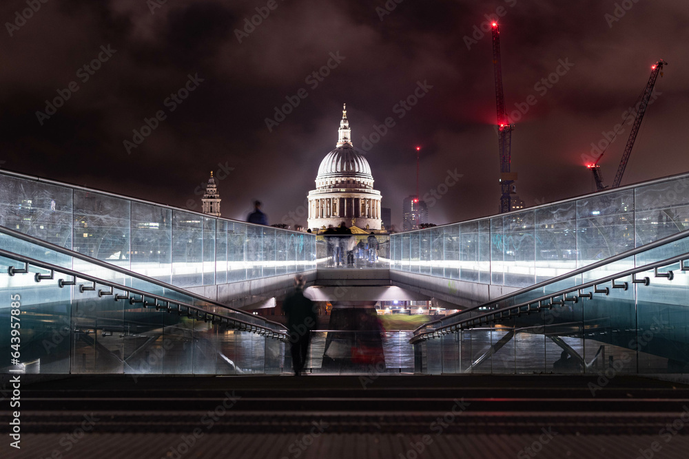 Night view of the St. Paul's Cathedral from the Millennium Bridge