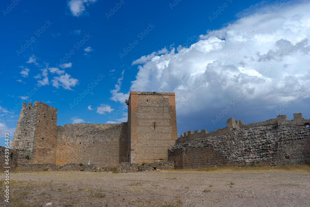 interior de la fortaleza califal de Gormaz en Soria, España	