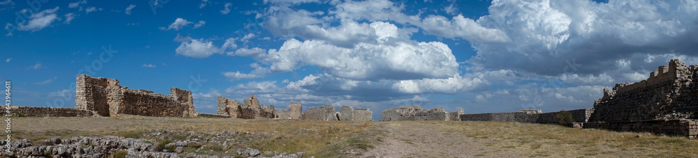 interior de la fortaleza califal de Gormaz en Soria, España