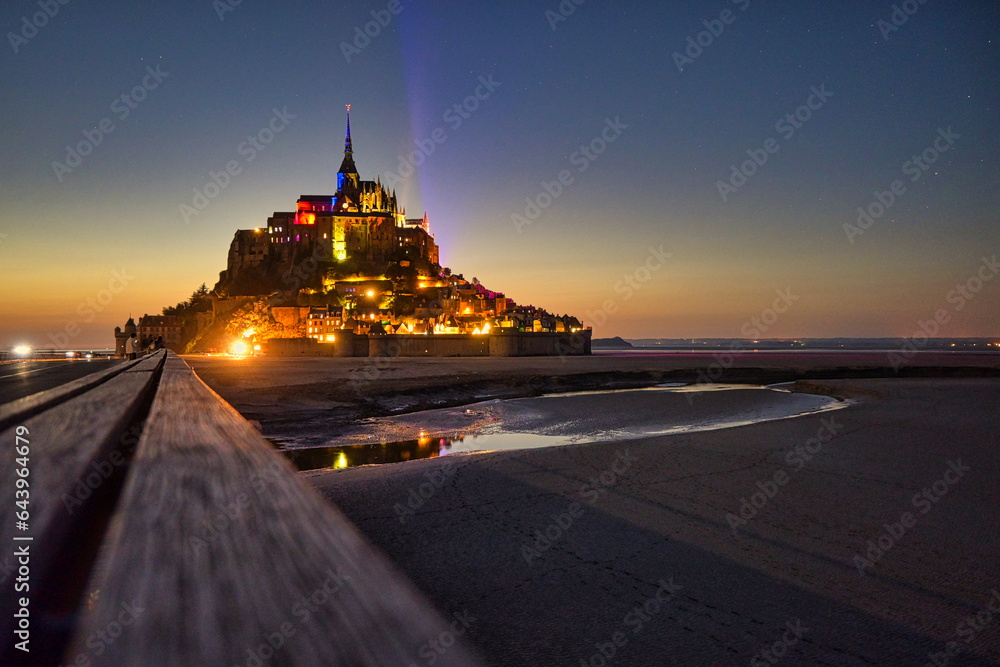 Le Mont-Saint-Michel at sunset - obrazy, fototapety, plakaty 