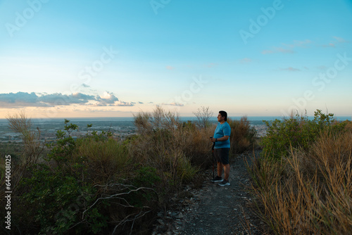Overweight man stops his training to contemplate the landscape in the morning. © Gusta Cabrera