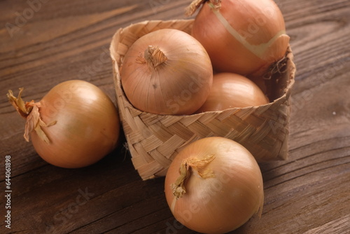 Onions  Allium Cepa Linnaeus  are the most widely and widely cultivated type of onion  used as a spice and cooking ingredient  with a large round shape and thick flesh.