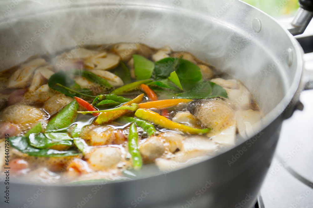 Tom yum is a chicken soup originating in Thailand and it can be said that it is one of the best-known dishes in Thai cuisine. Tom yum is a chicken soup originating in Thailand and it can be said that it is one of the best-known dishes in Thai cuisine.