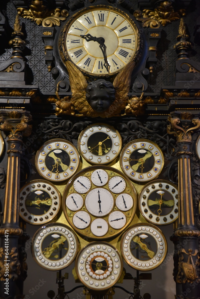  Horloge astronomique de la cathédrale Saint-Jean de Besançon. France