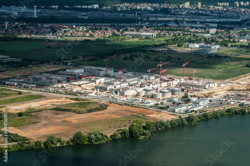 vue aérienne d'une usine de traitement des eaux à Carrières-sous-Poissy en France