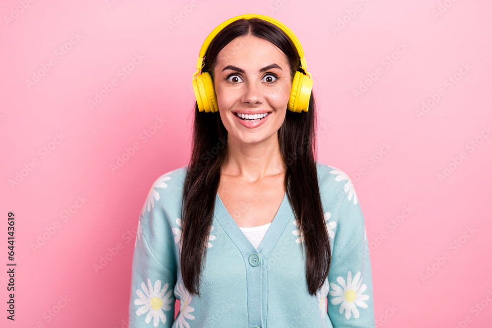 Photo of impressed crazy woman with long hairstyle dressed blue cardigan listen radio in headphones isolated on pink color background Photo of impressed crazy woman with long hairstyle dressed blue cardigan listen radio in headphones isolated on pink color background