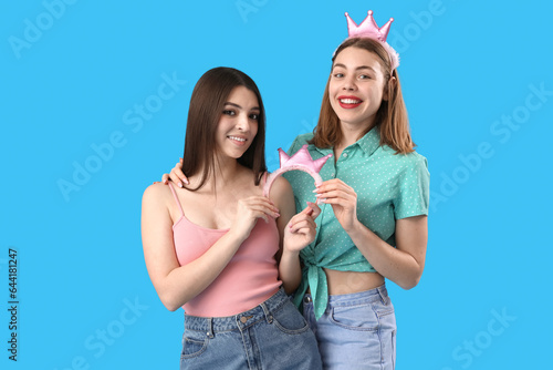 Two smiling young women wea...