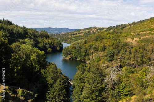 Lac formé par le Barrage du Soulage sur la rivière Le Gier, dans le Parc naturel régional du Pilat