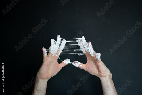 manos con pegamento blanco embarrado pegajoso photo