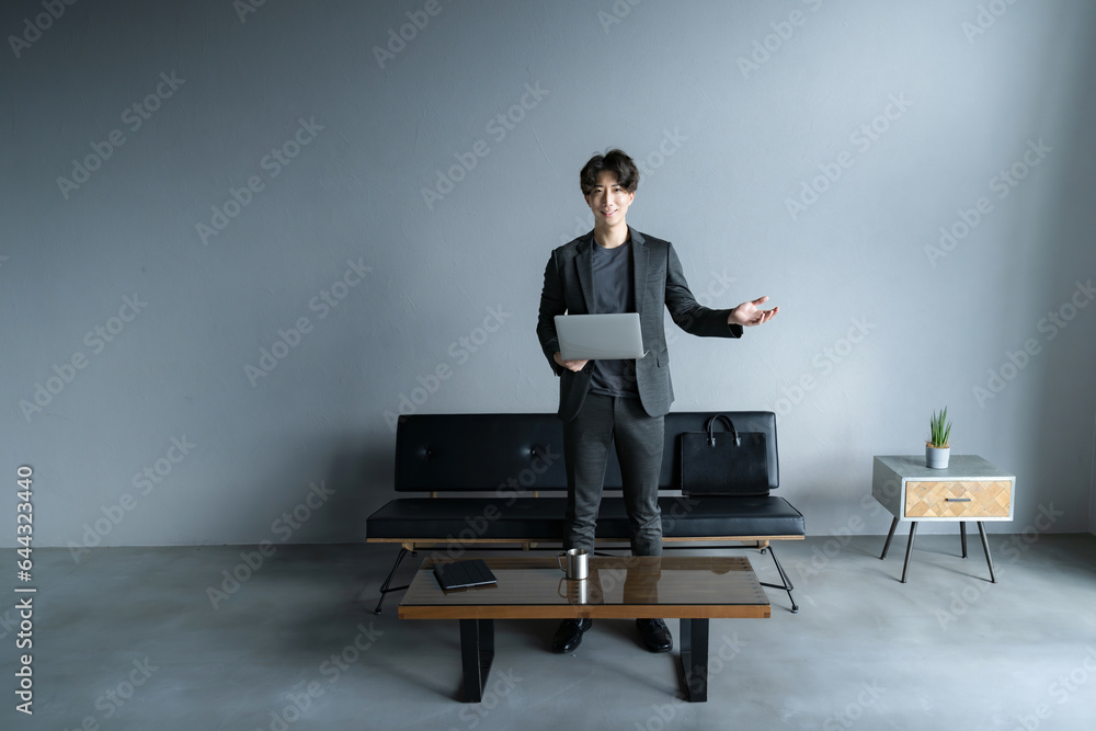 Man presenting something using a computer Wide angle Man presenting something using a computer Wide angle