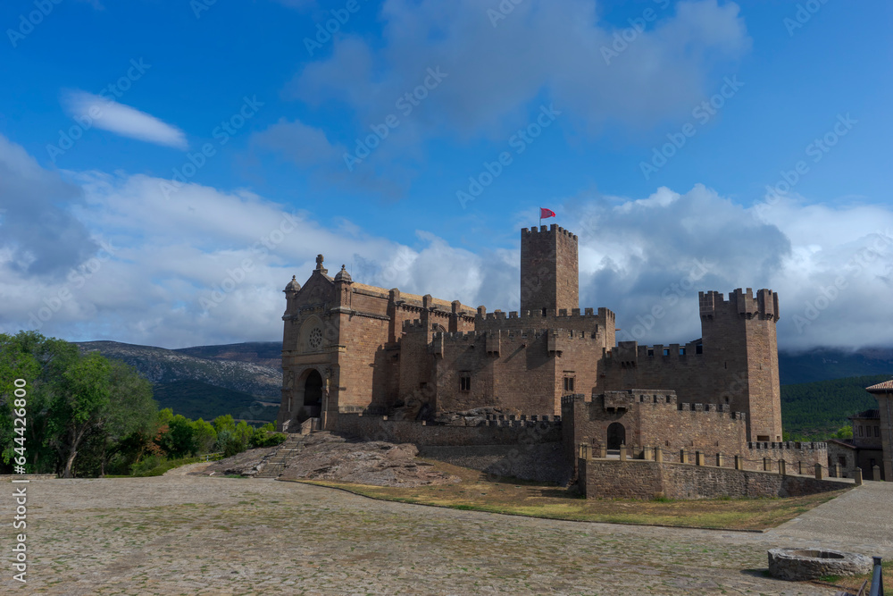 vista del bonito castillo Javier en Navarra, España
