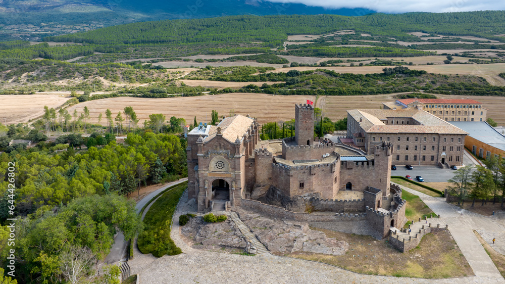 vista aérea del bonito castillo Javier en Navarra, España