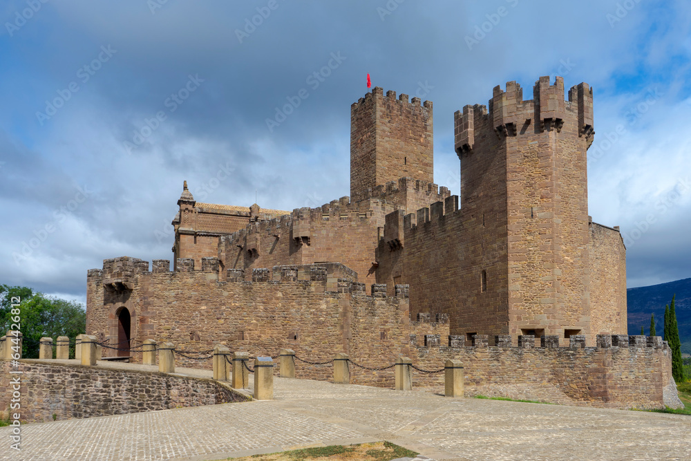 vista del bonito castillo Javier en Navarra, España