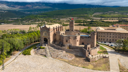 vista aérea del bonito castillo Javier en Navarra, España