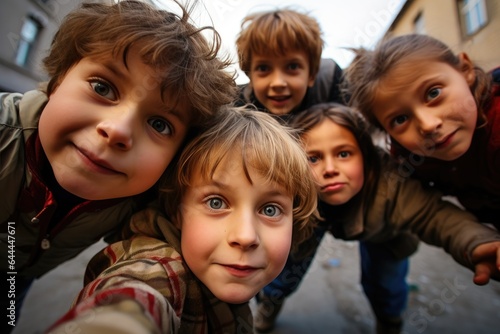 Group selfie of children, friends. © Fotograf