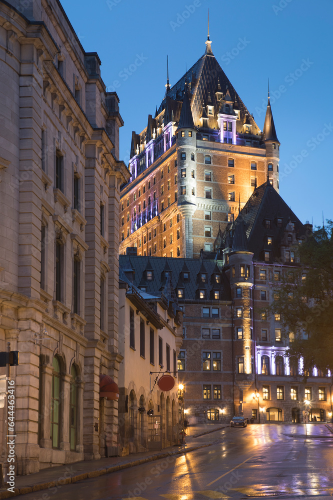 Fototapeta premium Beautiful view Fairmont Le Chateau Frontenac in Quebec city, Canada