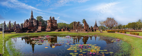 Obraz na plátně Wat Mahathat  Buddhist temple in Sukhothai historical park