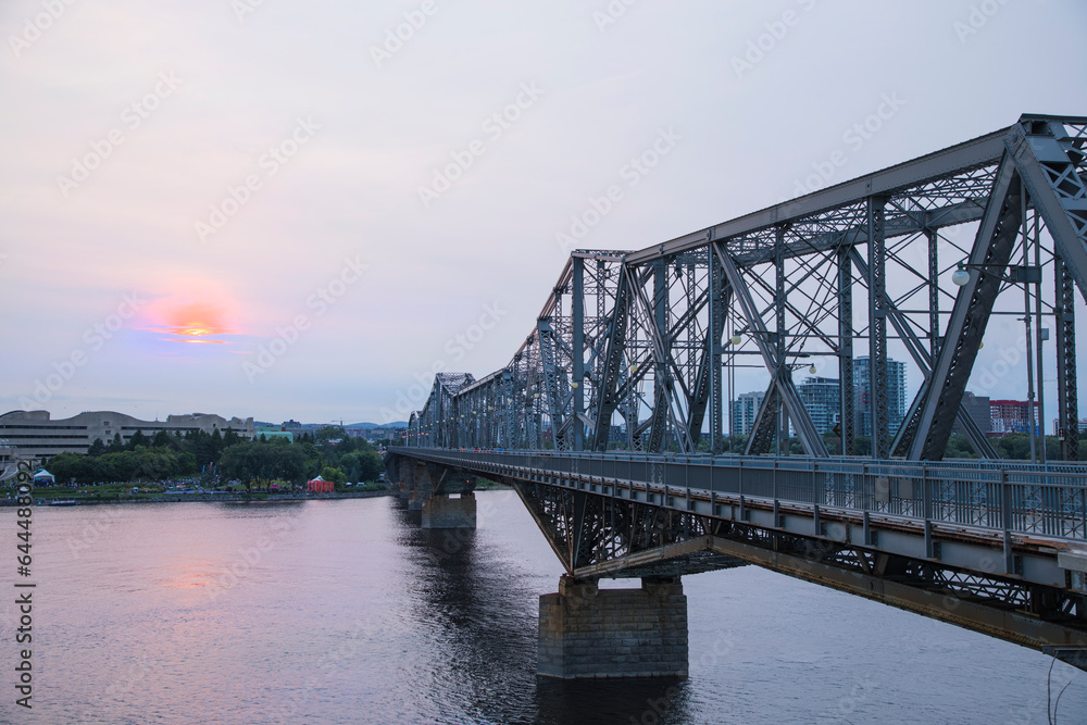 Fototapeta premium Beautiful view of the Alexandra Bridge in Ottawa, Canada