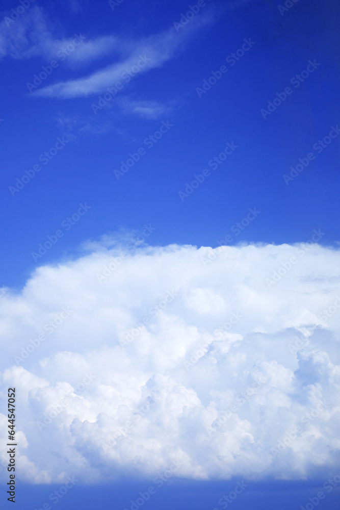 Obraz premium Blue sky background with clouds natural background