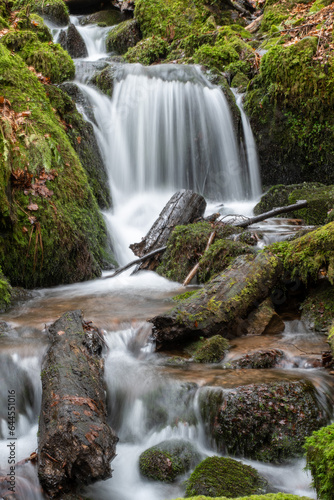 Fototapeta Naklejka Na Ścianę i Meble -  Wasserfall mit Langzeitbelichtung
