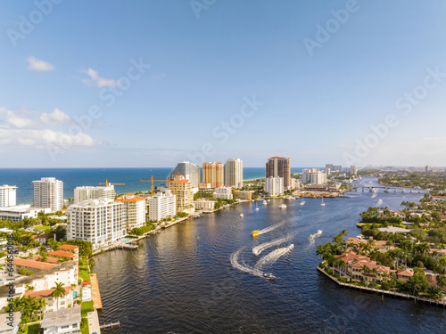 Foto Boats in Fort Lauderdale Labor Day Weekend traffic