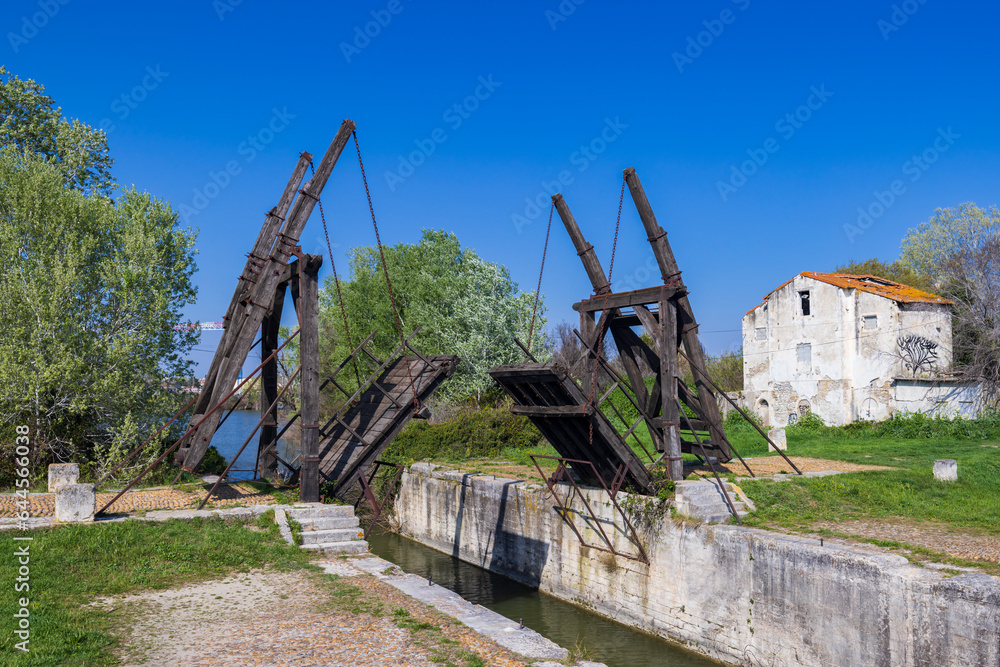 Vincent van Gogh bridge (Pont Van-Gogh, Langlois Bridge) near Arles, Provence, France Vincent van Gogh bridge (Pont Van-Gogh, Langlois Bridge) near Arles, Provence, France