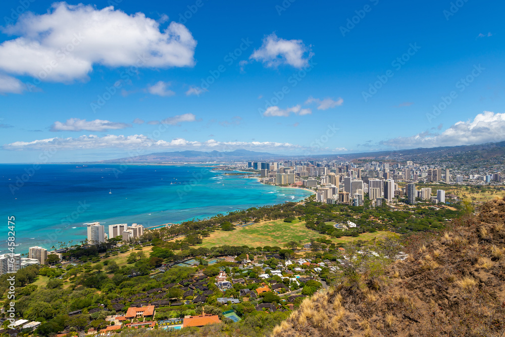 Fototapeta premium Panaroma of Honolulu beach and city view from Diamond Head lookout in Waikiki.