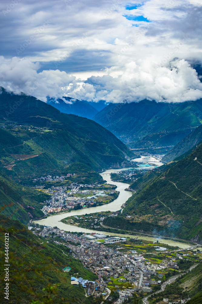 Fototapeta premium Garze Tibetan Autonomous Prefecture, Sichuan Province-Scenery along the way