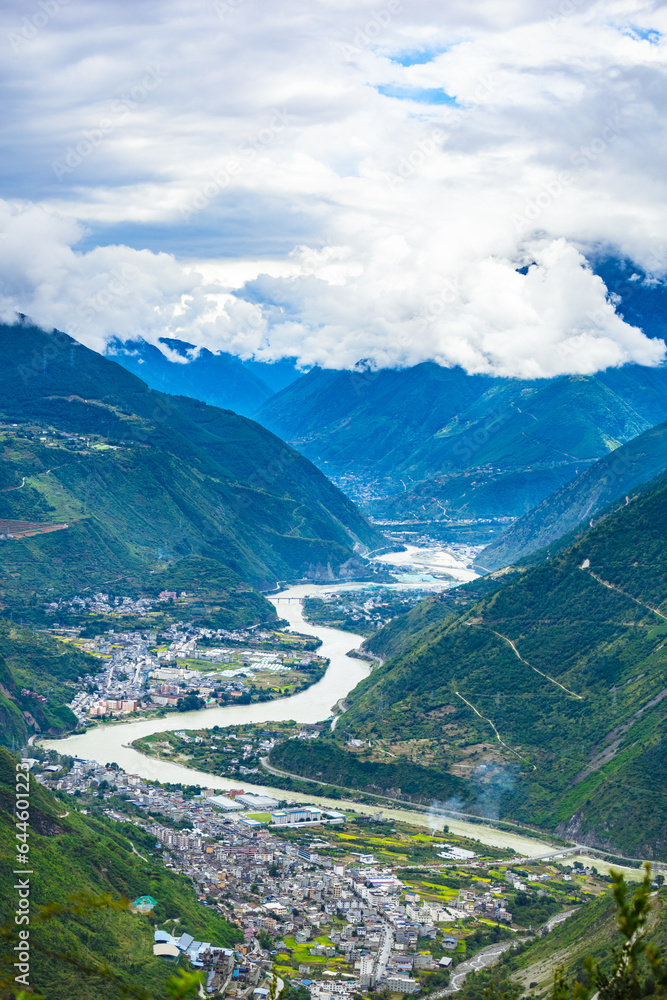 Garze Tibetan Autonomous Prefecture, Sichuan Province-Scenery along the way Garze Tibetan Autonomous Prefecture, Sichuan Province-Scenery along the way