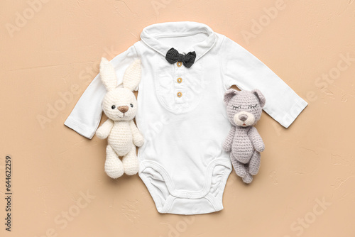 Stylish baby clothes and kn...