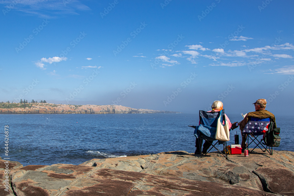Fototapeta premium tourists on the coast