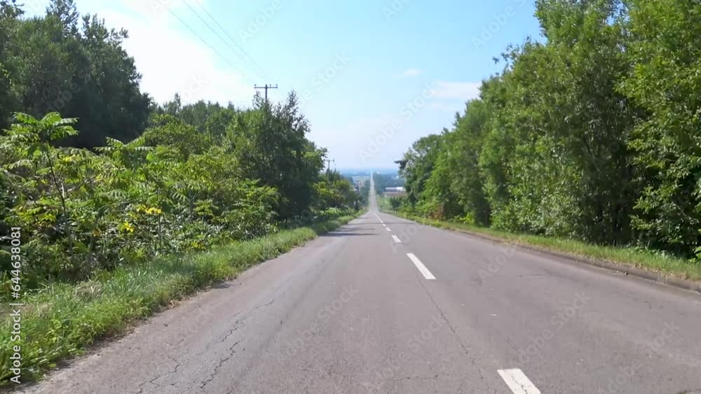 北海道の直線道路を自動車で走る 北海道の直線道路を自動車で走る
