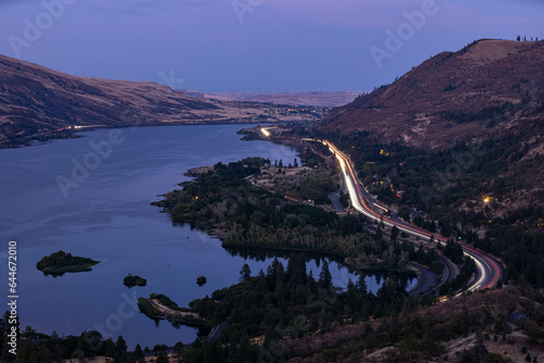 Foto Light trails from Rowena Crest Viewpoint in Mosier, Oregon