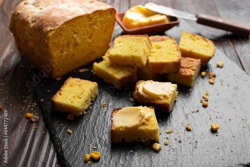 Obraz na płótnie Homemade cornbread slices and butter on kitchen table w salonie