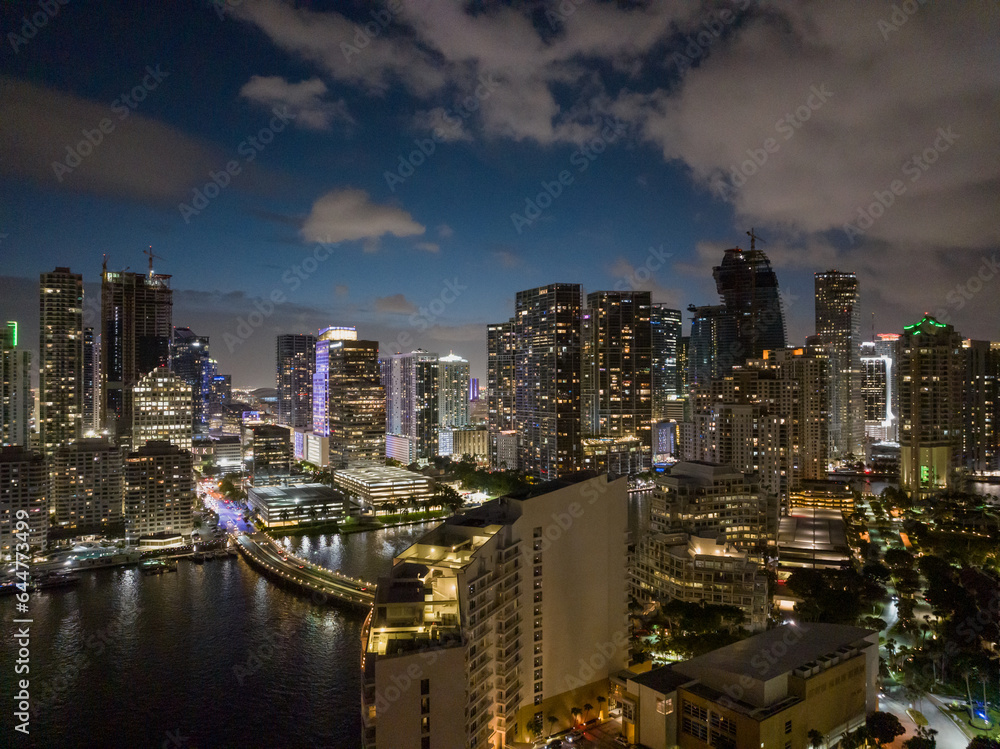 Naklejka premium Downtown Miami Skyline and Biscayne Bay at night Miami, Florida, USA skyline on Biscayne Bay, city night backgrounds. Skyline of miami biscayne bay reflections, high resolution.