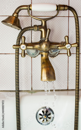 ancien robinet de salle de bain 1900