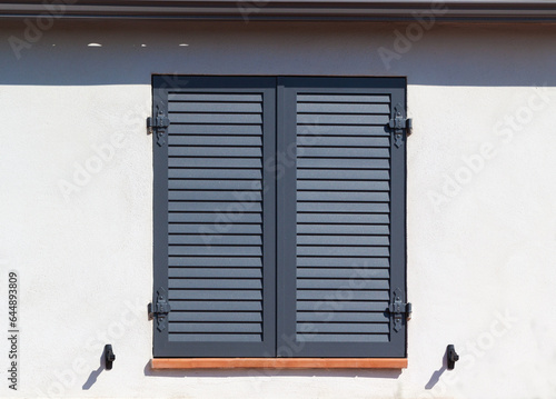 Modèle de volets en aluminium à persiennes 