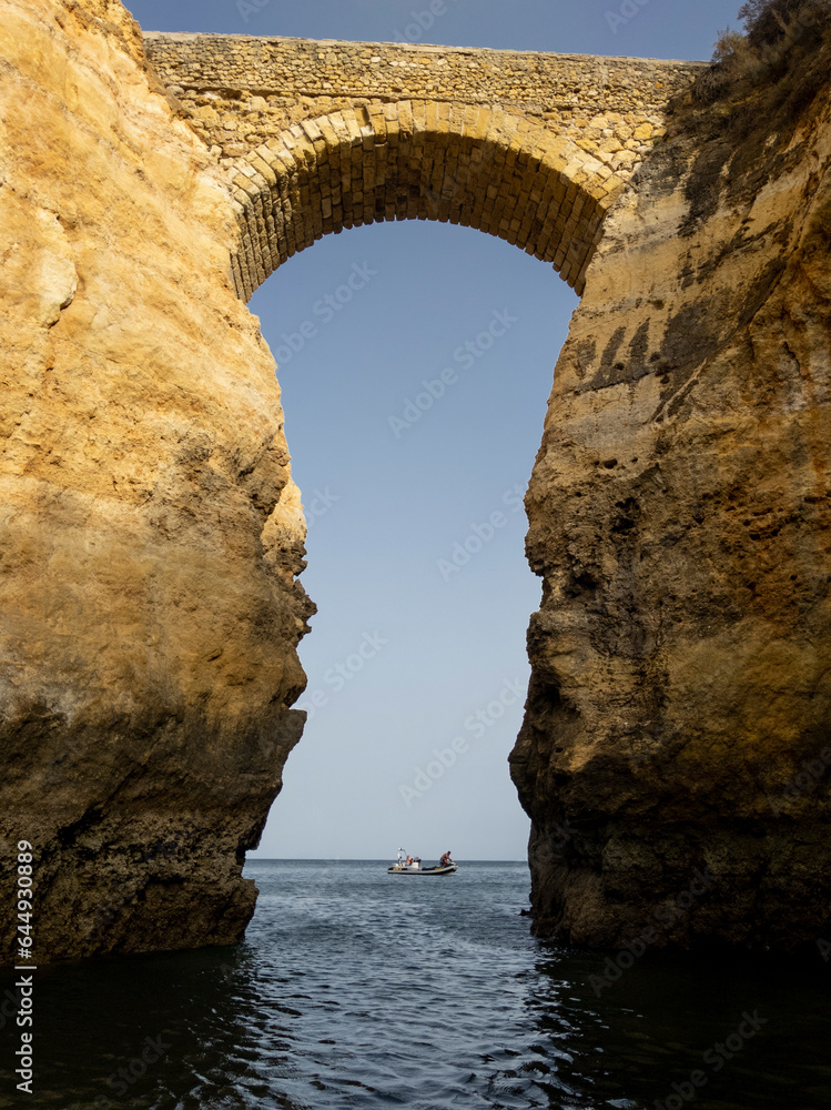 Algarve, puente del antiguo fuerte de Pinhao
