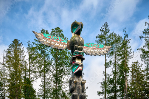Cuadro en lienzo First Nations totem pole, carvings by Northwest Coast First Peoples