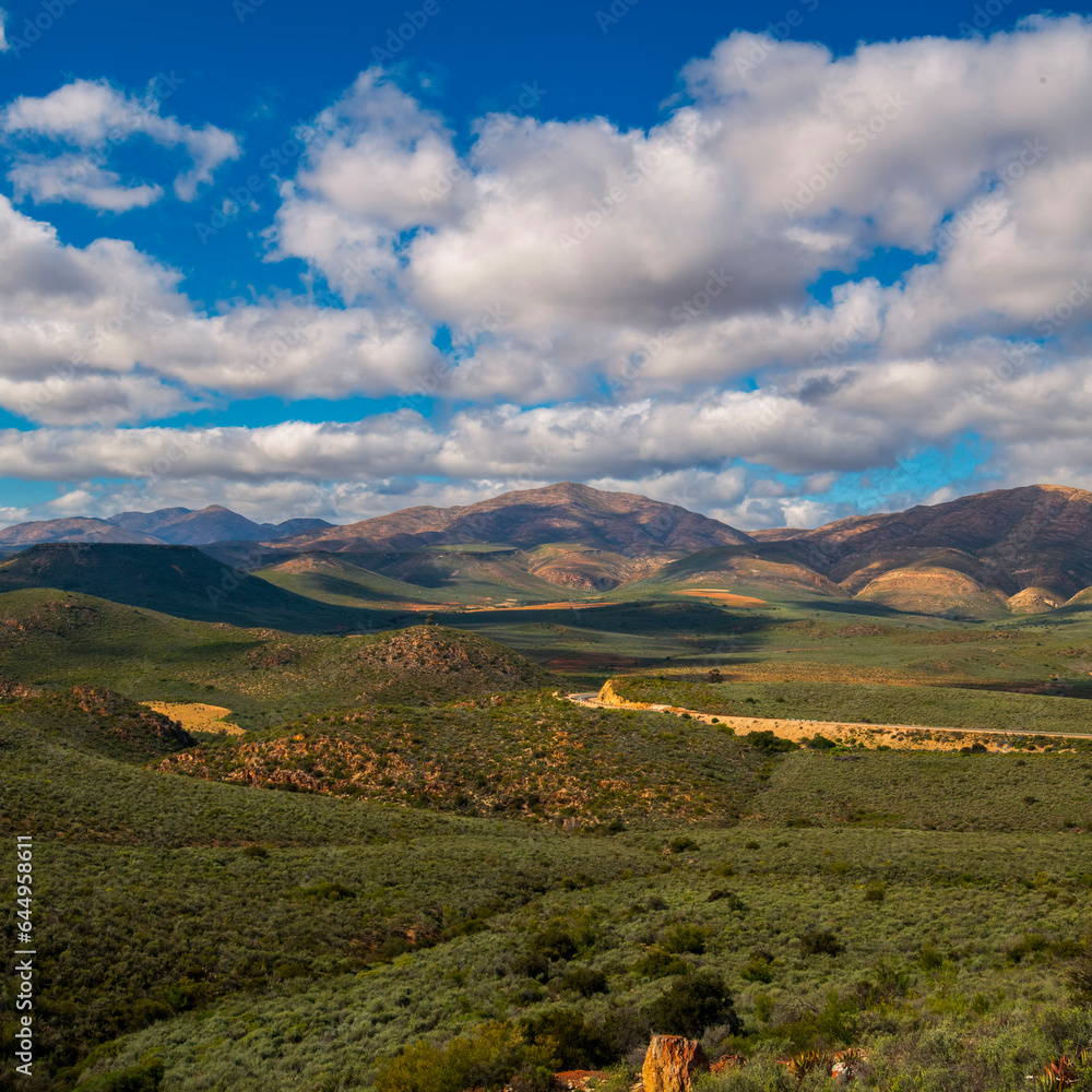 Fototapeta premium Uniondale Heights Pass. The N9 rhighway passes through the Uniondale Heights Pass which descends from the Karoo plateau and passes the town of Uniondale in the Western Cape.