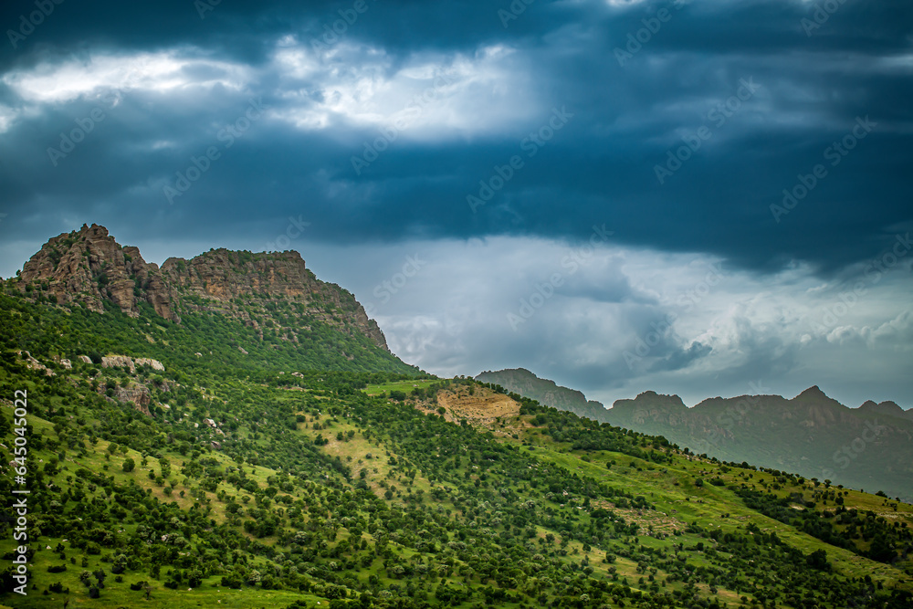Obraz premium Clouds over the mountains