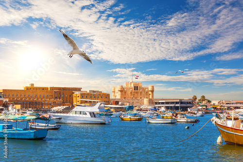 Obraz na płótnie Beautiful view of the harbour and the Citadel of Qaitbay, the place of famous Lighthouse, Alexandria, Egypt w salonie